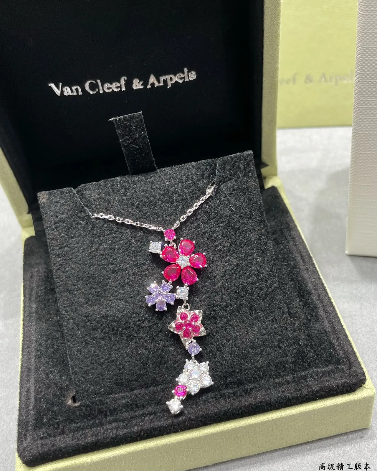 Van Cleef & Arpels 粉紫色花卉坠子 层叠设计 项链 8