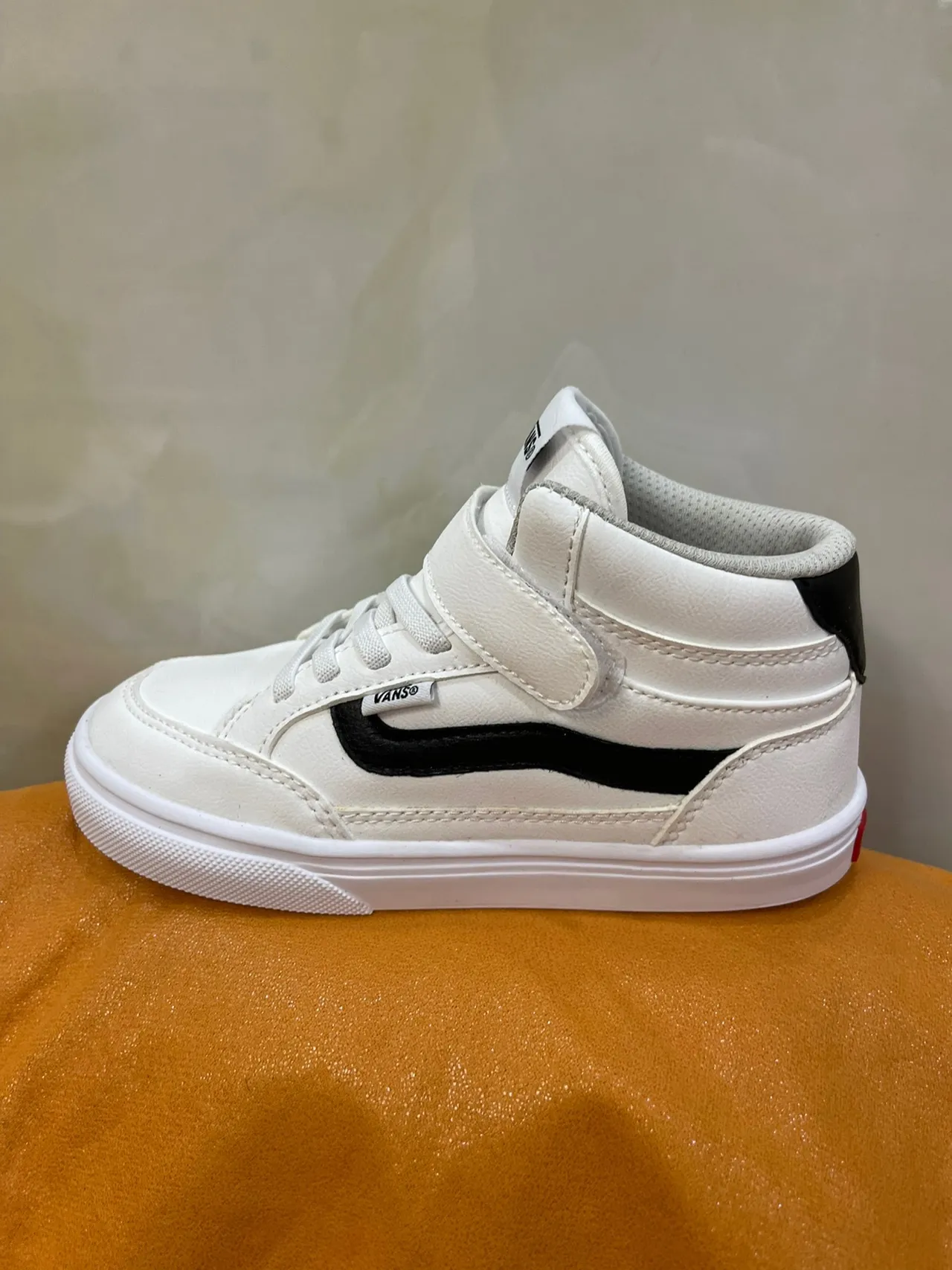 Vans Sk8-Hi Kids कालो এবং সাদা স্কেটবোর্ড জুতা 5