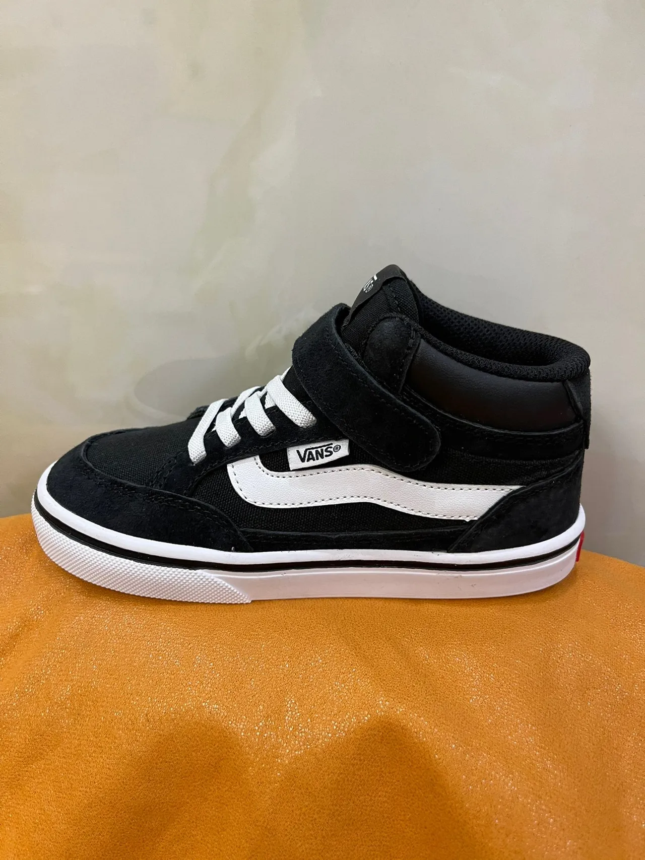Vans Sk8-Hi Kids कालो এবং সাদা স্কেটবোর্ড জুতা 6