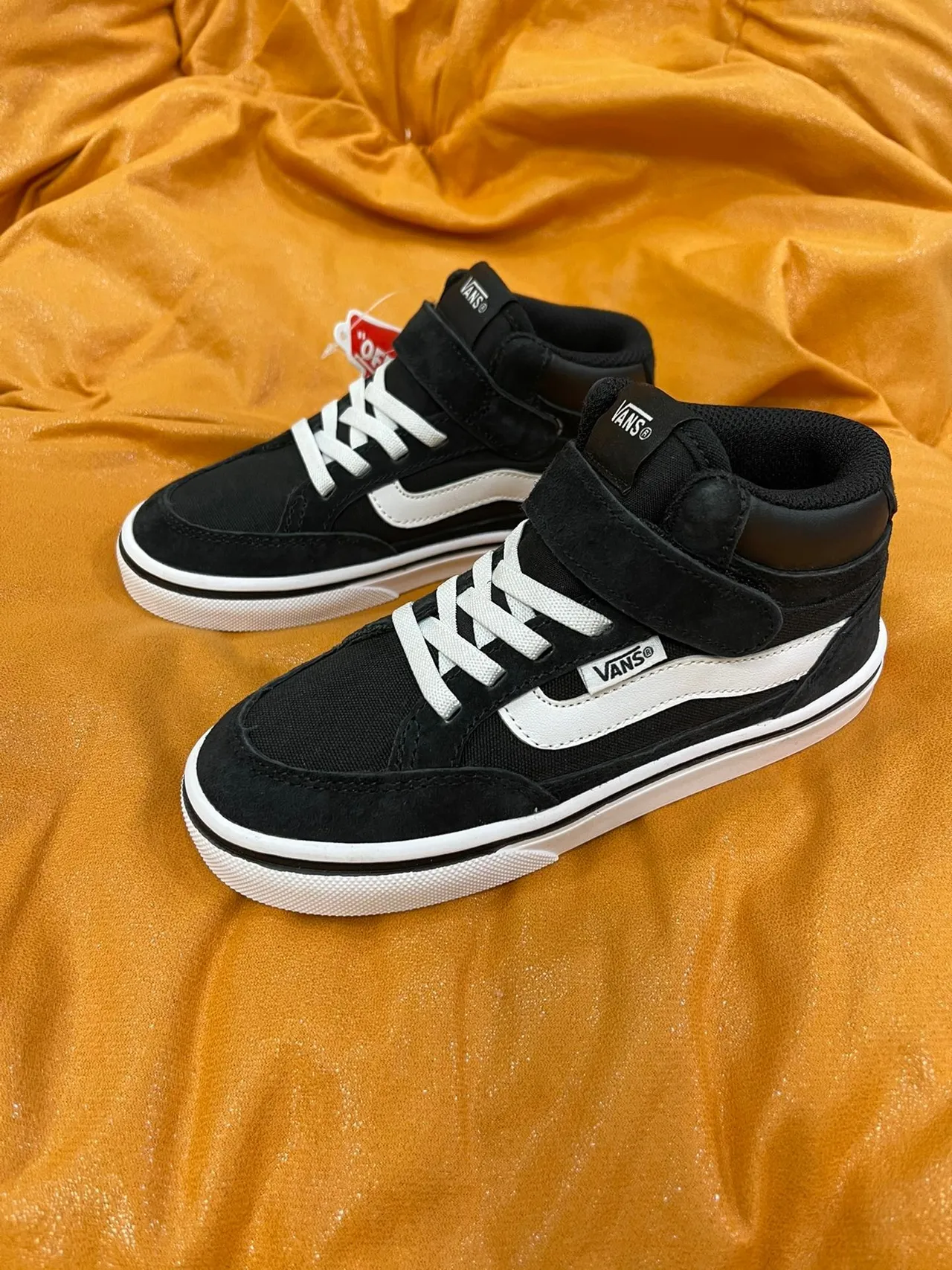 Vans Sk8-Hi Kids कालो এবং সাদা স্কেটবোর্ড জুতা 19