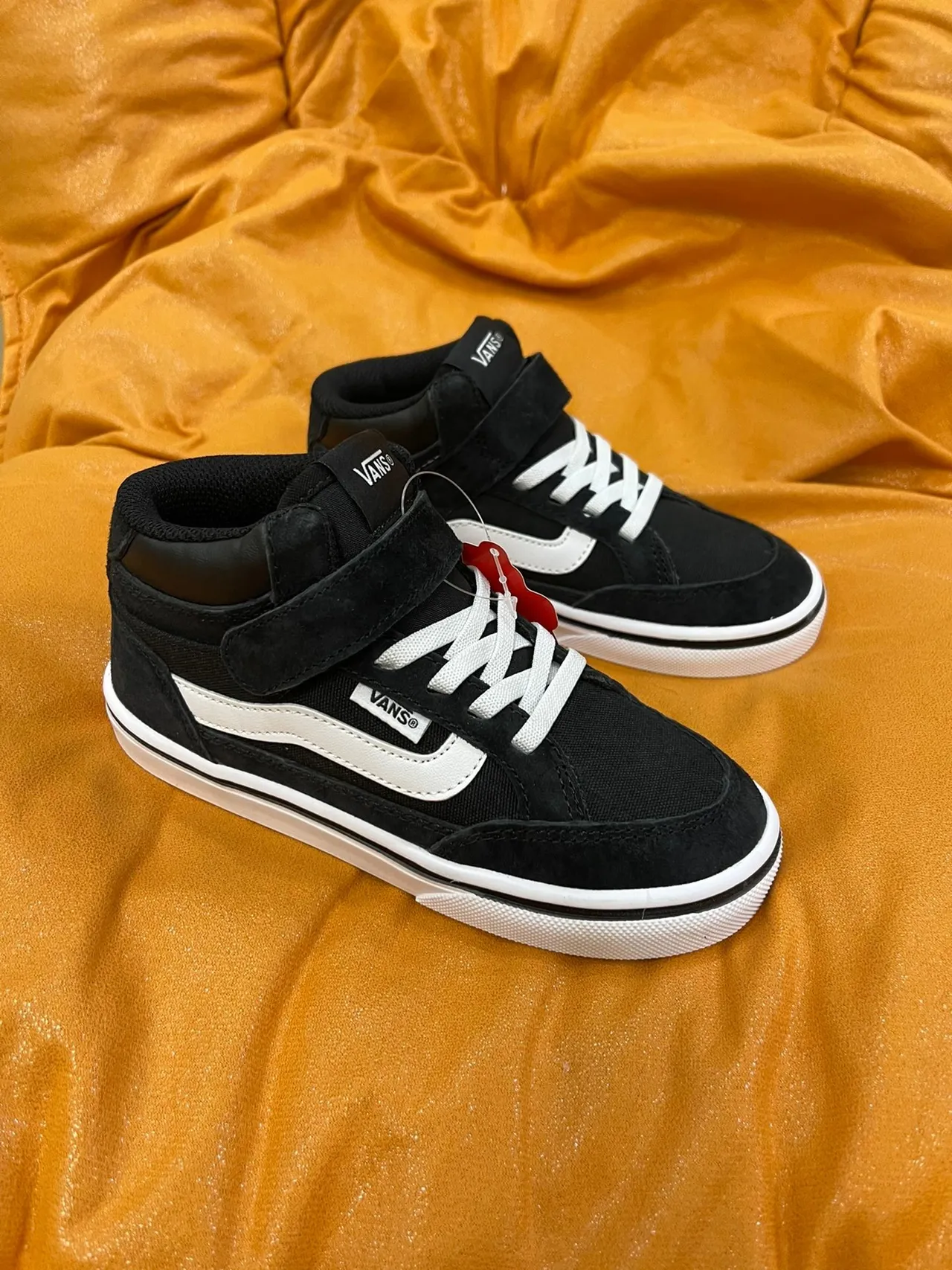 Vans Sk8-Hi Kids कालो এবং সাদা স্কেটবোর্ড জুতা 21