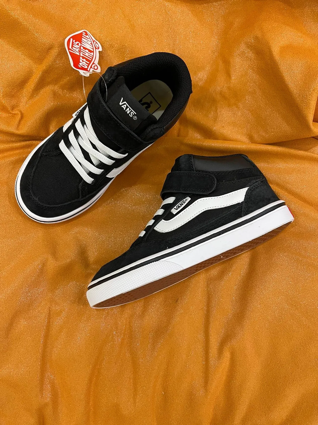 Vans Sk8-Hi Kids कालो এবং সাদা স্কেটবোর্ড জুতা 23
