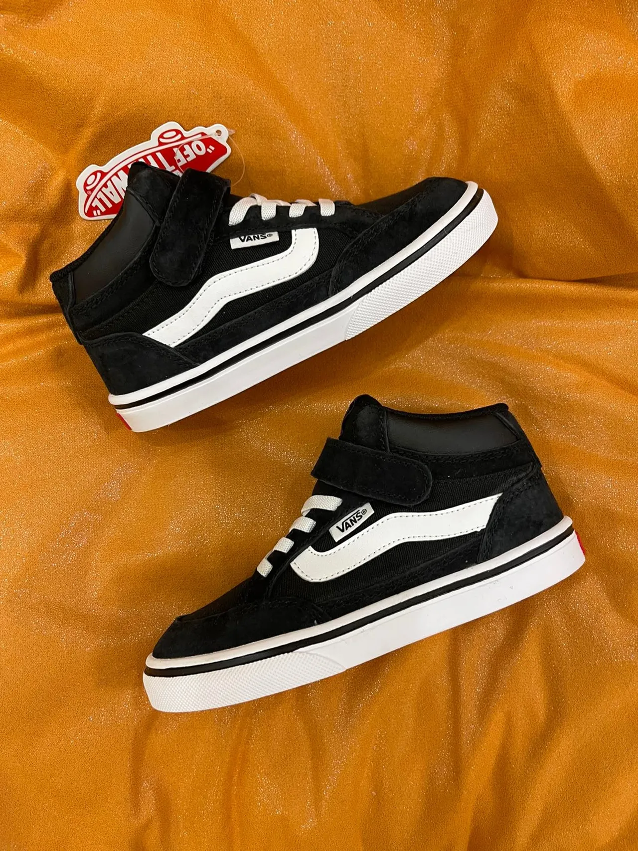 Vans Sk8-Hi Kids कालो এবং সাদা স্কেটবোর্ড জুতা 24