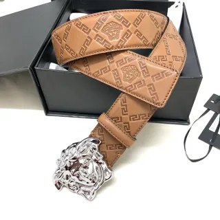 Versace Cinto de couro Bege Prateado com padrão Greca embossado fivela de cabeça de Medusa