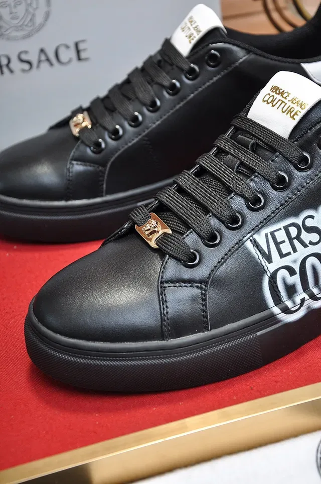 Versace Chain Reaction Preto Dourado Couro Superior Medusa Hardware Lifestyle Sneakers 2