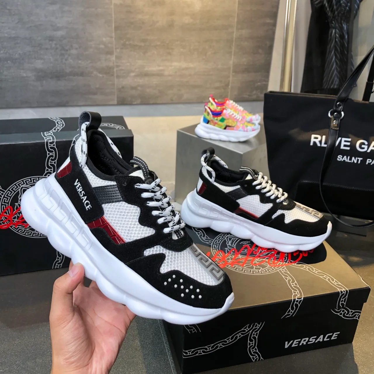 Versace Chain Reaction Zapatillas Chunky Negras, Blancas, Naranjas 3