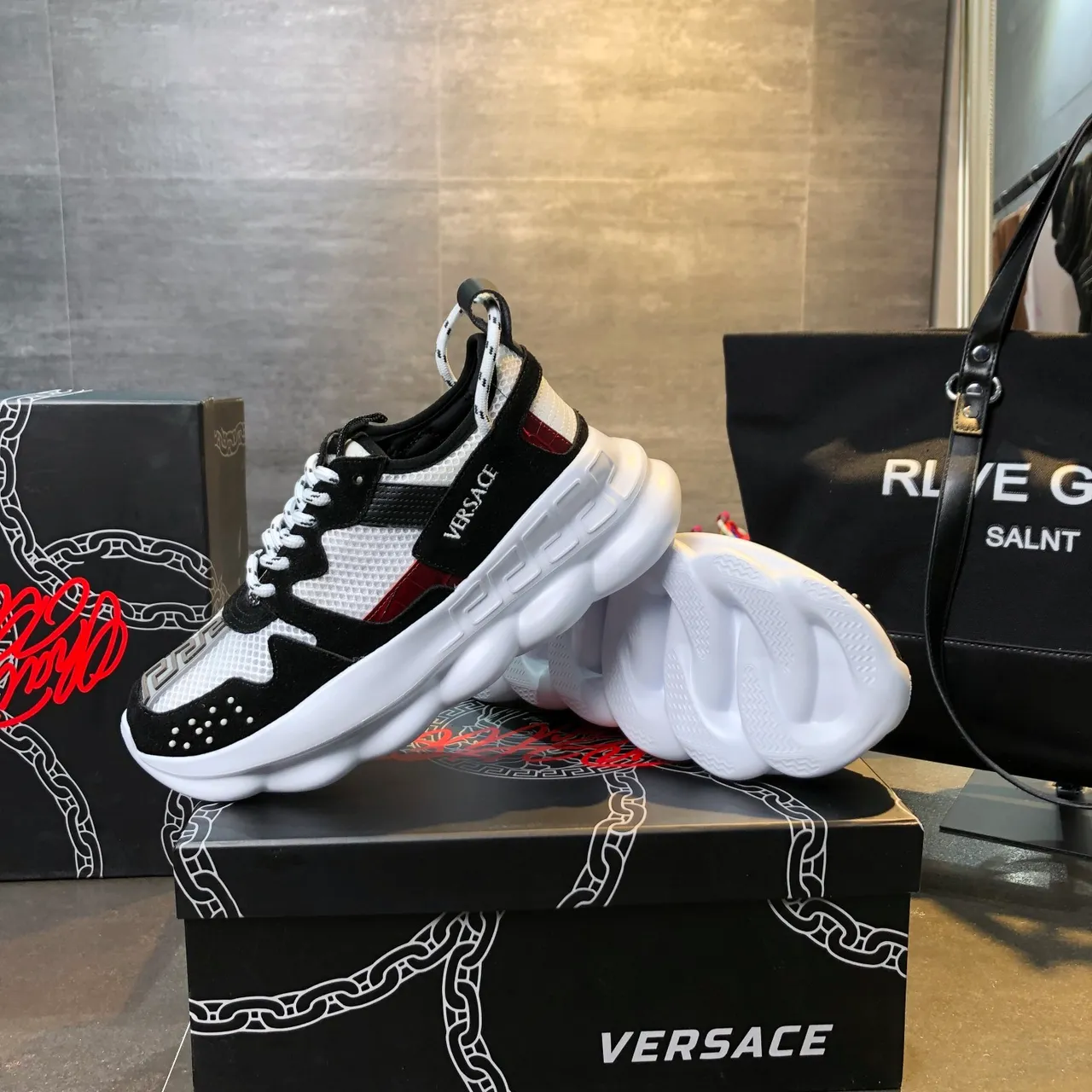 Versace Chain Reaction Zapatillas Chunky Negras, Blancas, Naranjas 4