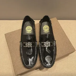 Versace Chain Reaction Medusa Print Mocassins Cuir Verni Noir