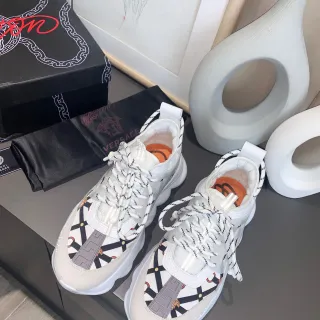 Versace Chain Reaction सफेद काला नारंगी चंकी स्नीकर