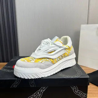 Versace Chain Reaction حذاء رياضي أصفر Baroque Print تشونكي