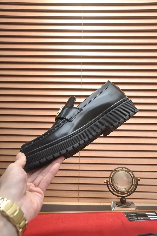 Versace Odissea Negro Dorado Cuero Pulido Hebilla de Metal Greca Loafer 5