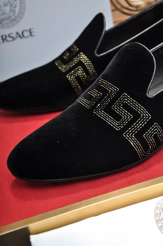 Versace Odissea Mocassins Noirs en Velours Brodés Greca 3