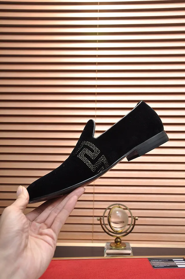 Versace Odissea Mocassins Noirs en Velours Brodés Greca 6