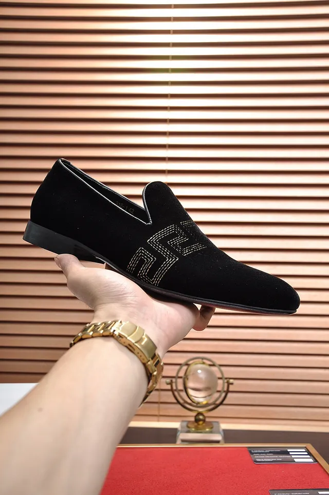 Versace Odissea Mocassins Noirs en Velours Brodés Greca 7