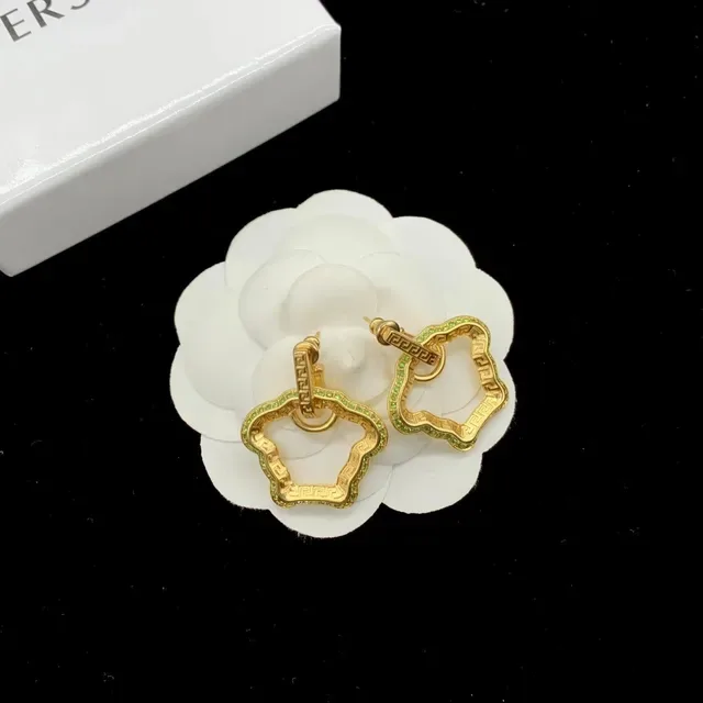 Versace Odissea Gold Green Cadena chunky con eslabones ovalados colgantes en forma de corazón con marco Greca 2