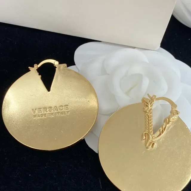 Versace Odissea সোনা বড় ডিস্ক হুপ ম্যাট ফিনিশ কানের দুল 2
