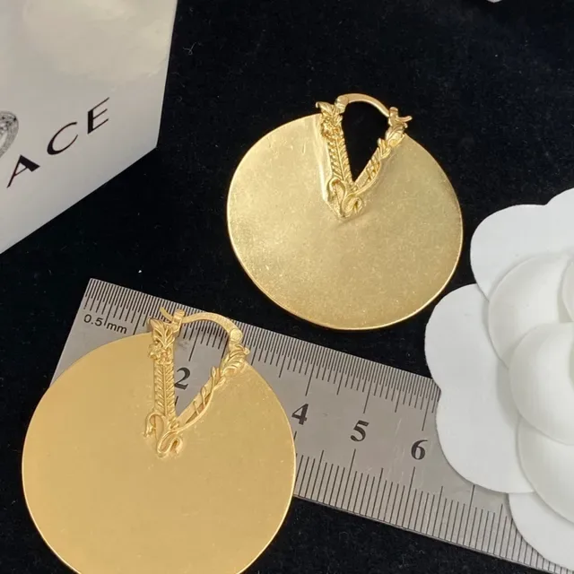 Versace Odissea সোনা বড় ডিস্ক হুপ ম্যাট ফিনিশ কানের দুল 4