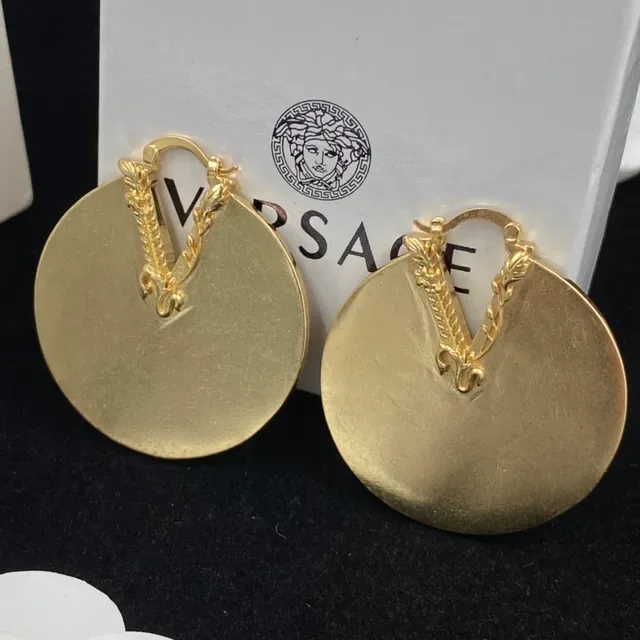 Versace Odissea সোনা বড় ডিস্ক হুপ ম্যাট ফিনিশ কানের দুল 6
