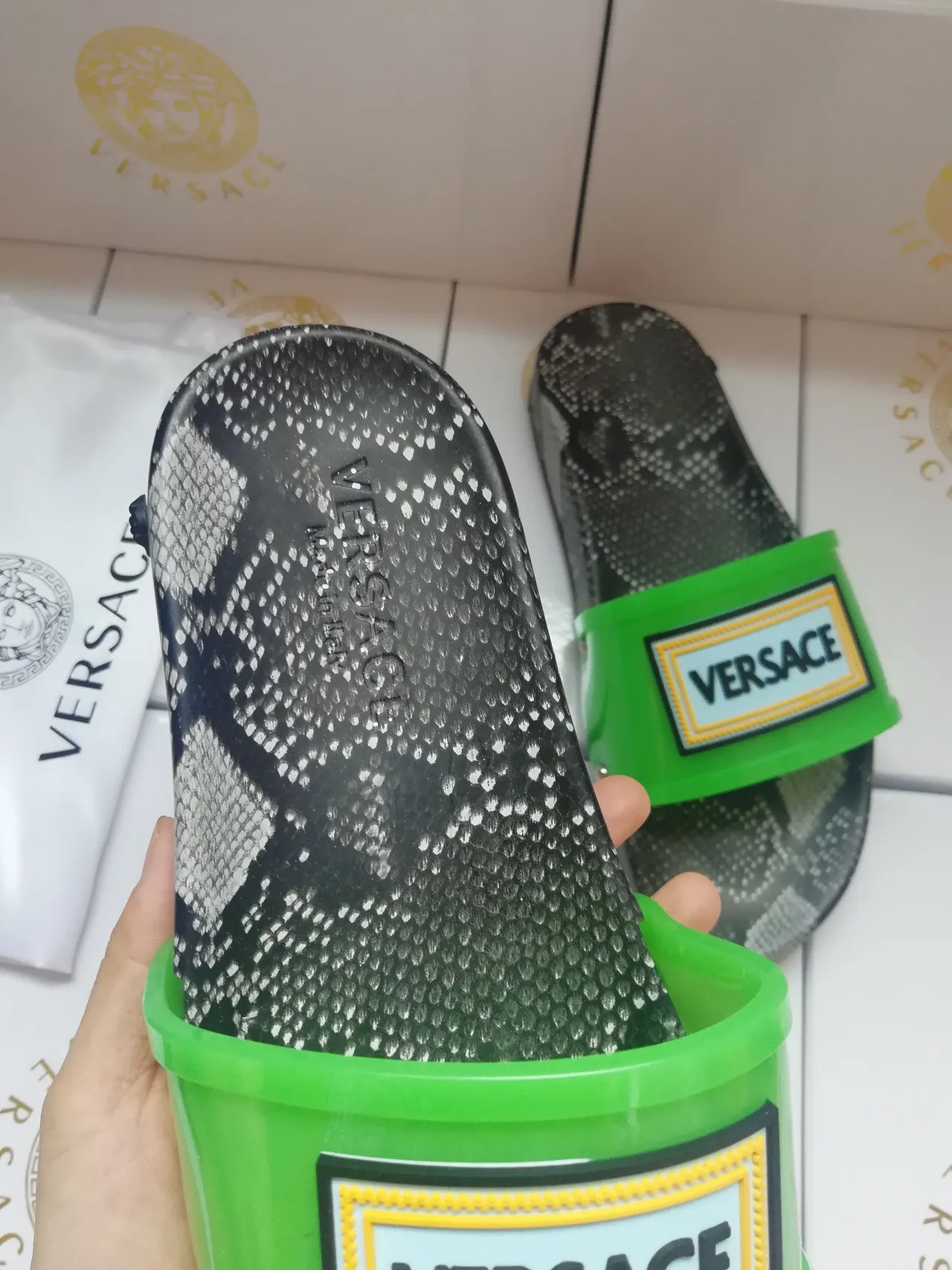 Versace Slide 蛇皮印花 黑色绿色 鞋带拖鞋 4