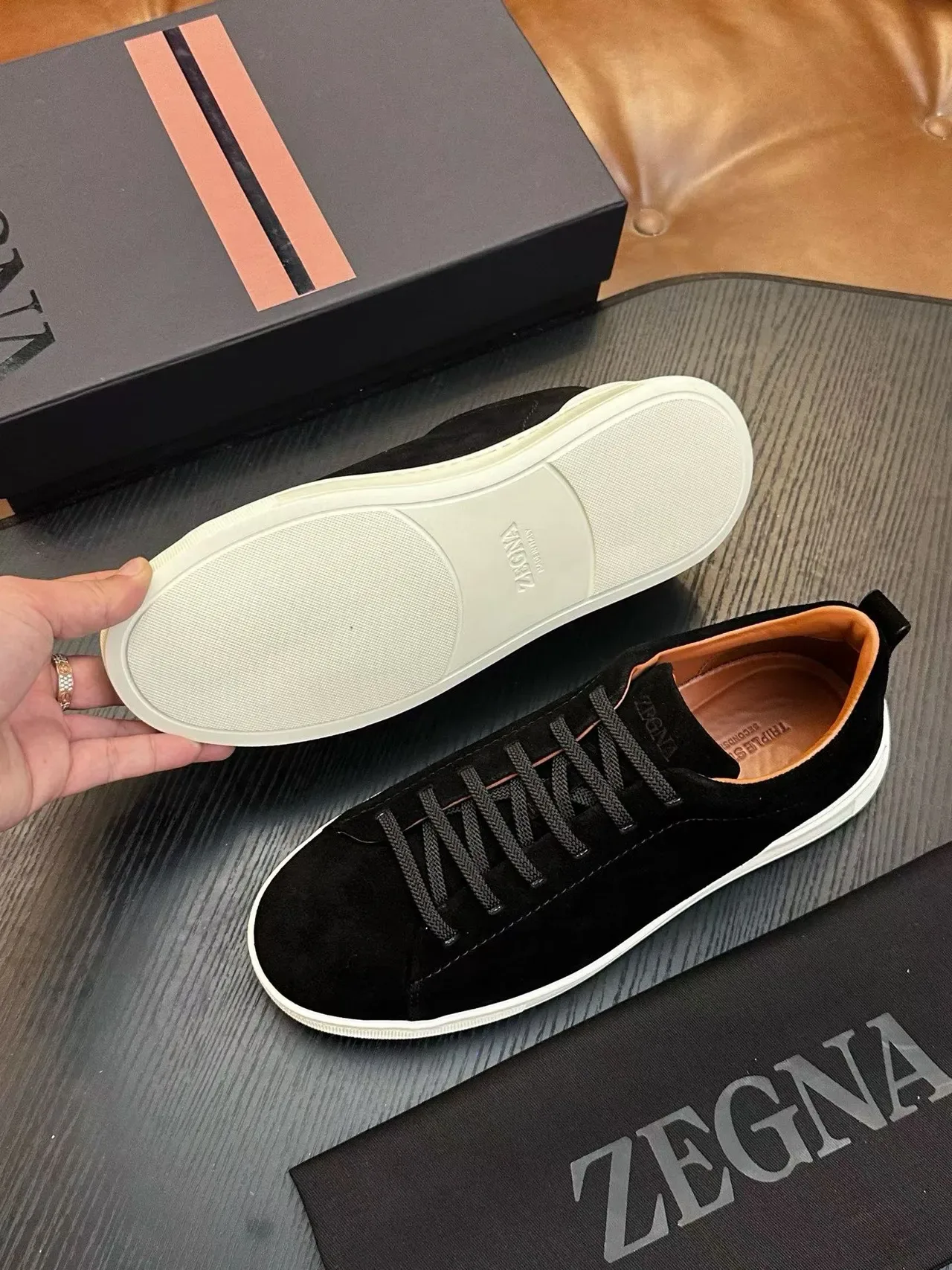 Zegna ब्लैक सूएड व्हाइट सोल लाइफस्टाइल स्नीकर 2