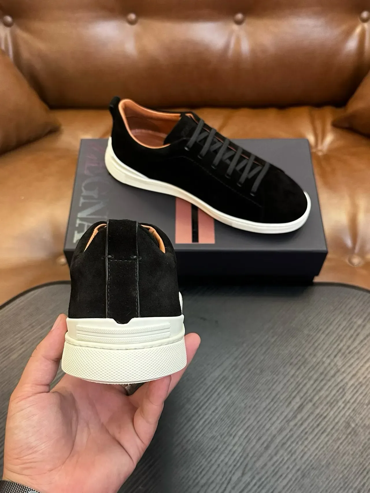 Zegna ब्लैक सूएड व्हाइट सोल लाइफस्टाइल स्नीकर 3