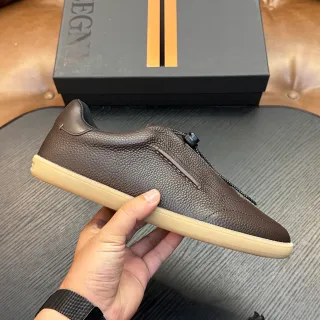 Zegna भूरा पेबल्ड लेदर जिपर लोअफर