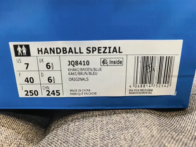 Adidas Beige Bleu Low-Top Baskets Lifestyle avec Upper Hybride en Textile-Suede 2
