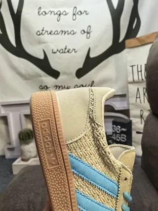 Adidas Beige Bleu Low-Top Baskets Lifestyle avec Upper Hybride en Textile-Suede 3