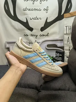 Adidas Beige Bleu Low-Top Baskets Lifestyle avec Upper Hybride en Textile-Suede 5