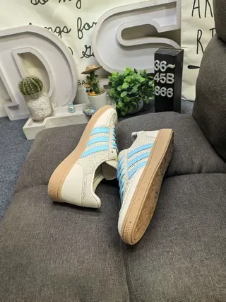 Adidas Beige Bleu Low-Top Baskets Lifestyle avec Upper Hybride en Textile-Suede 6