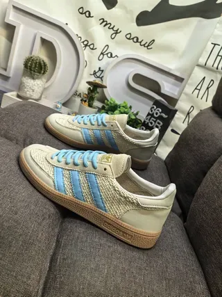 Adidas Beige Bleu Low-Top Baskets Lifestyle avec Upper Hybride en Textile-Suede 7