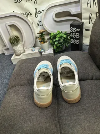 Adidas Beige Bleu Low-Top Baskets Lifestyle avec Upper Hybride en Textile-Suede 8