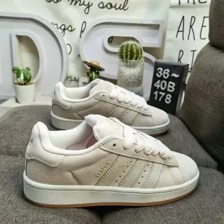 Adidas 米白低帮仿麂皮鞋面生活方式运动鞋