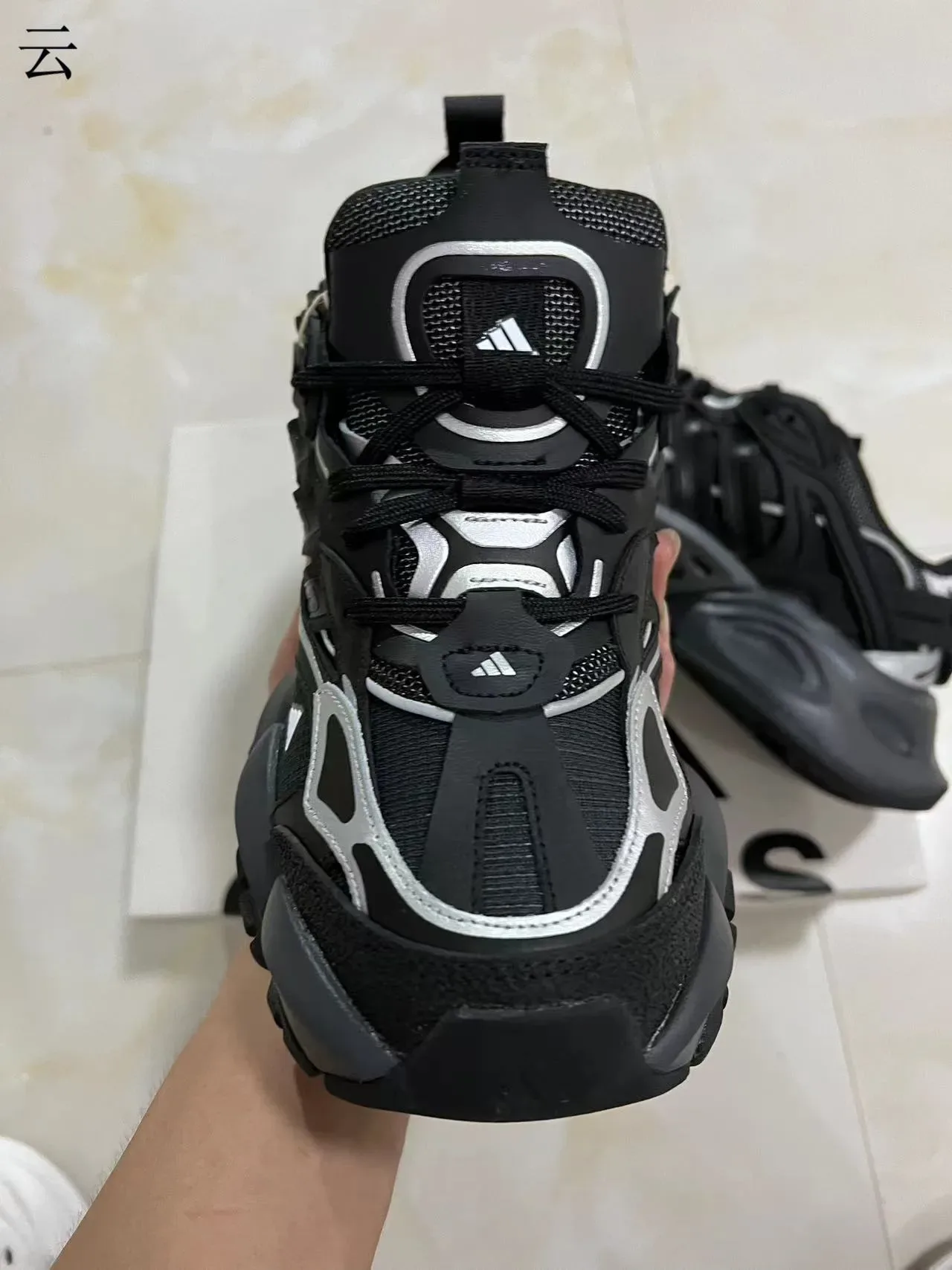 Adidas काला ग्रे स्कल्प्टेड सोल मेश TPU कैज कंस्ट्रक्शन चंकी स्नीकर्स 4