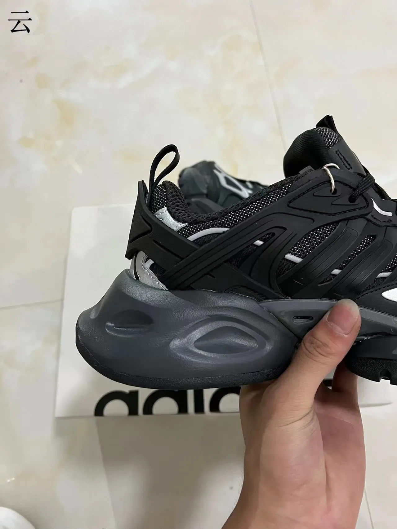Adidas काला ग्रे स्कल्प्टेड सोल मेश TPU कैज कंस्ट्रक्शन चंकी स्नीकर्स 6