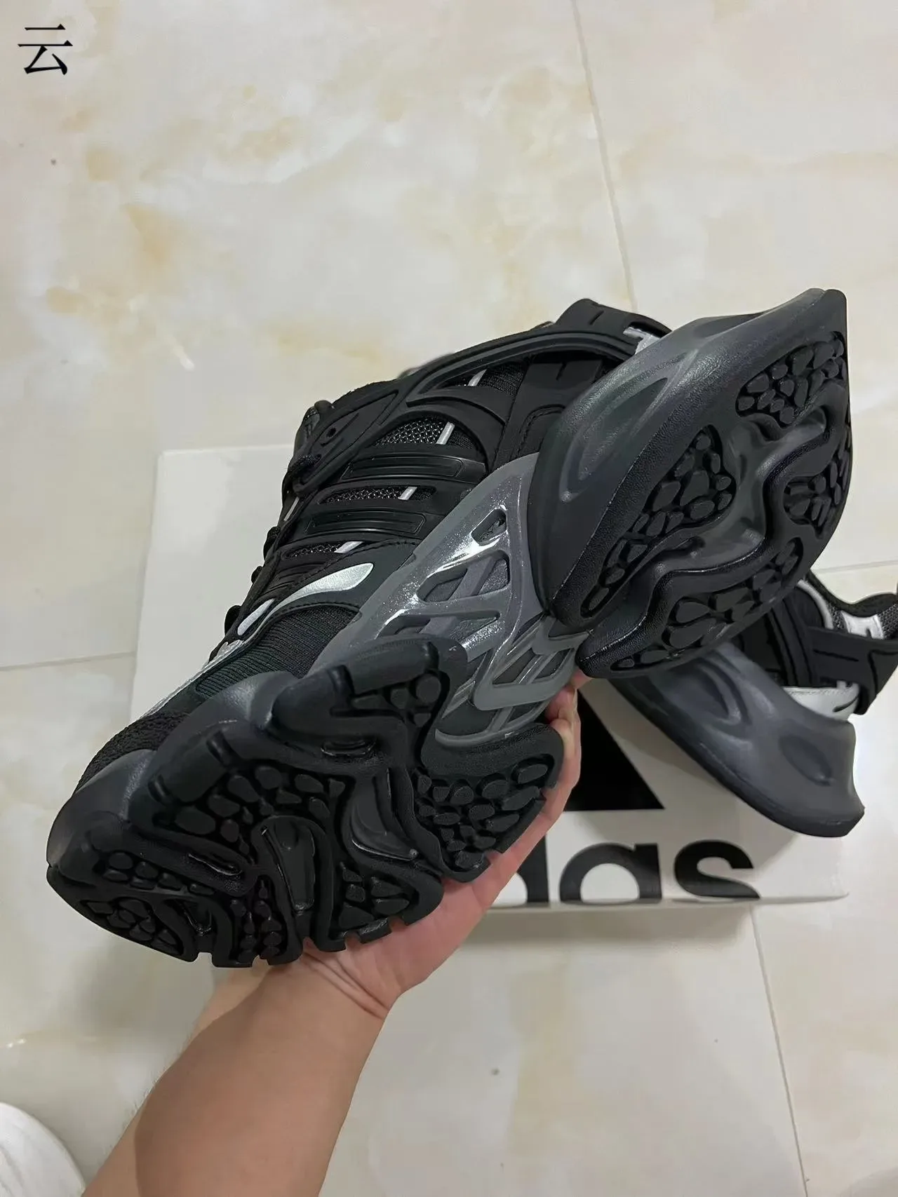 Adidas काला ग्रे स्कल्प्टेड सोल मेश TPU कैज कंस्ट्रक्शन चंकी स्नीकर्स 7