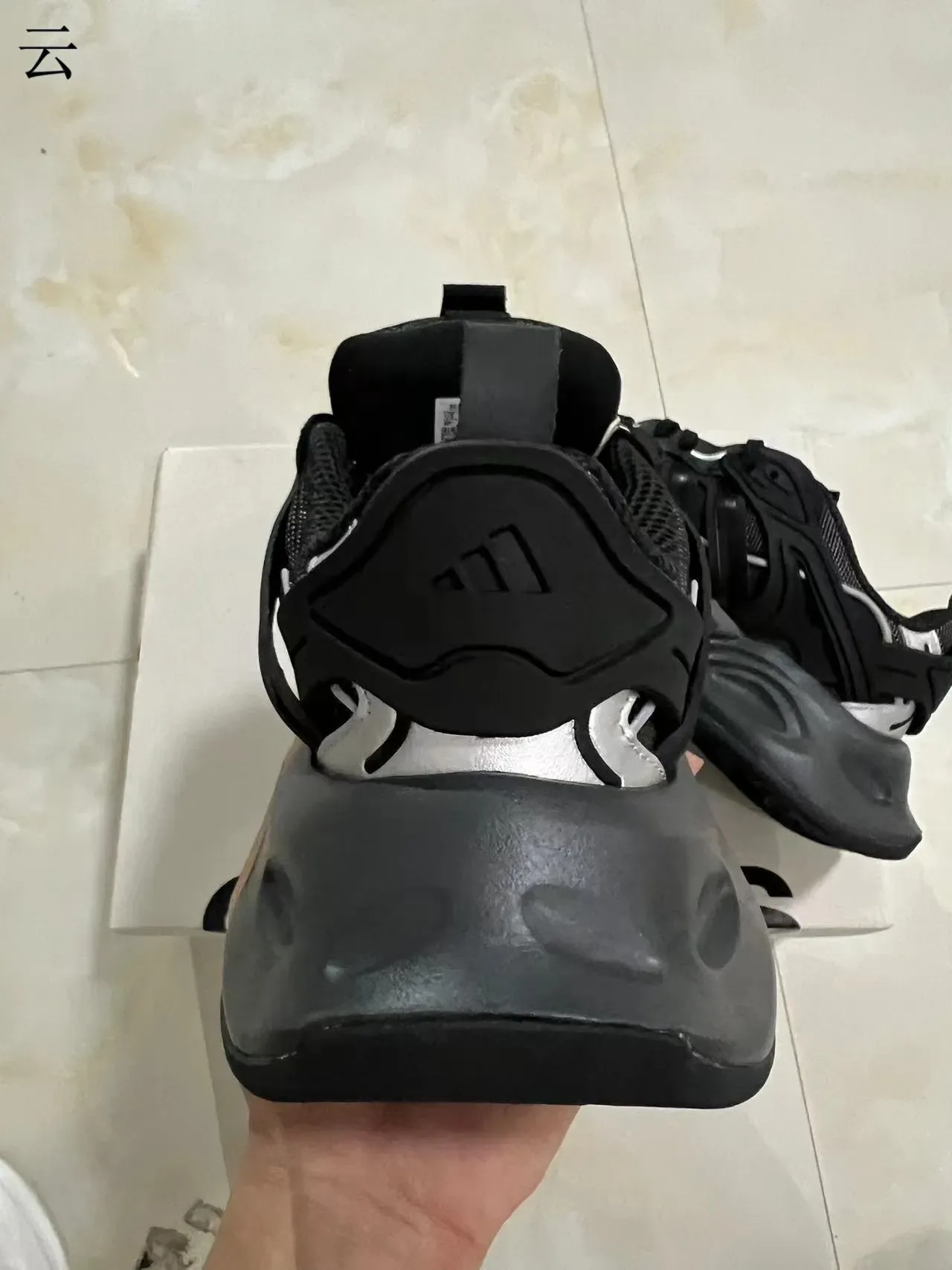 Adidas काला ग्रे स्कल्प्टेड सोल मेश TPU कैज कंस्ट्रक्शन चंकी स्नीकर्स 8
