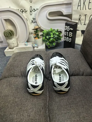 Adidas tênis lifestyle pretos brancos sem cadarço fechamento de alça couro patentado superior 8