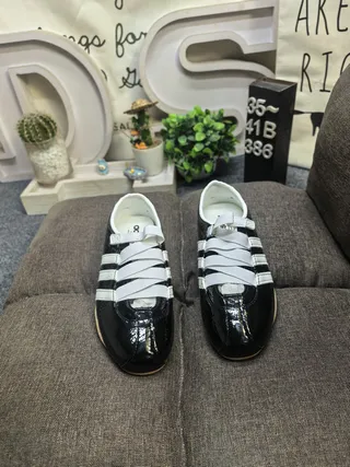 Adidas tênis lifestyle pretos brancos sem cadarço fechamento de alça couro patentado superior 10
