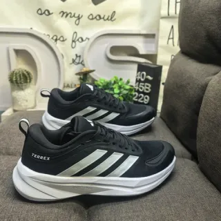 Adidas Noir Blanc Partie supérieure en maillage Trois rayures argentées Sneakers Lifestyle