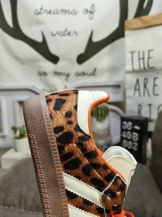 Adidas حذاء أسلوب حياة بني برتقالي مطبوعة الفهد في الجزء العلوي لمسات 3