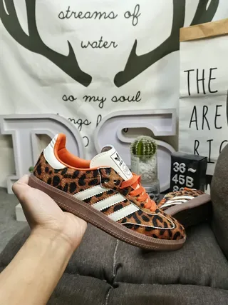 Adidas حذاء أسلوب حياة بني برتقالي مطبوعة الفهد في الجزء العلوي لمسات 5