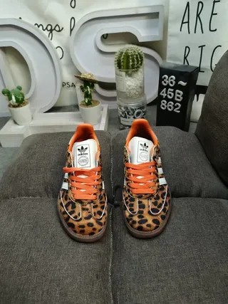 Adidas حذاء أسلوب حياة بني برتقالي مطبوعة الفهد في الجزء العلوي لمسات 10