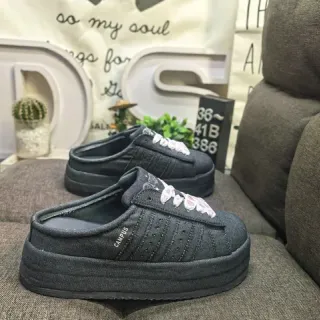 Adidas Campus কালো গোলাপি স্লিপ-অন মিউল পারফোরেটেড তিন স্ট্রাইপ প্যানেল লোফার