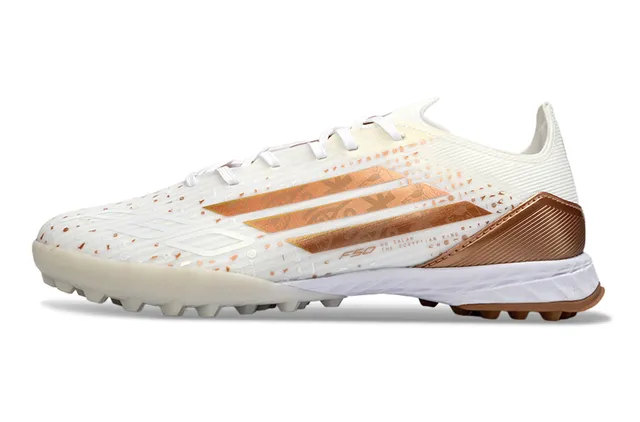 Adidas F50 白金 低帮 合成鞋面 金属铜色条纹装饰 草地足球鞋 7