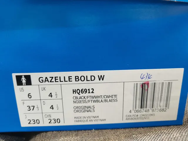 Adidas Gazelle काला और सफेद प्लेटफॉर्म लाइफस्टाइल स्नीकर 2