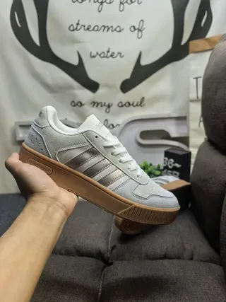 Adidas Gris Beige Low-Top Suede et Textile Supérieur Lifestyle Sneakers 5