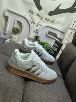 Adidas Gris Beige Low-Top Suede et Textile Supérieur Lifestyle Sneakers 9