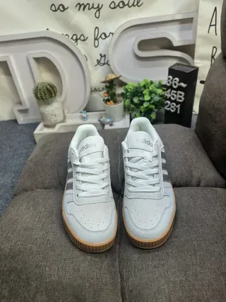 Adidas Gris Beige Low-Top Suede et Textile Supérieur Lifestyle Sneakers 10
