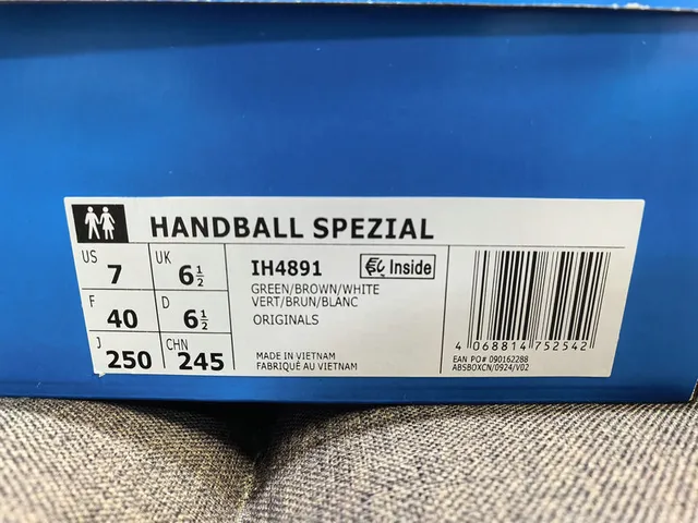 Adidas 绿色紫色灯芯绒和麂皮鞋面的三条纹侧边生活方式运动鞋 2